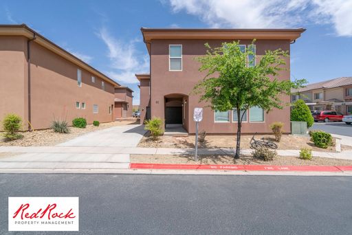 DOG-FRIENDLY 4 Bedroom Townhome with INTERNET INCLUDED! MOVE IN SPECIAL!!! $300 Off First Full Months Rent – photo 1