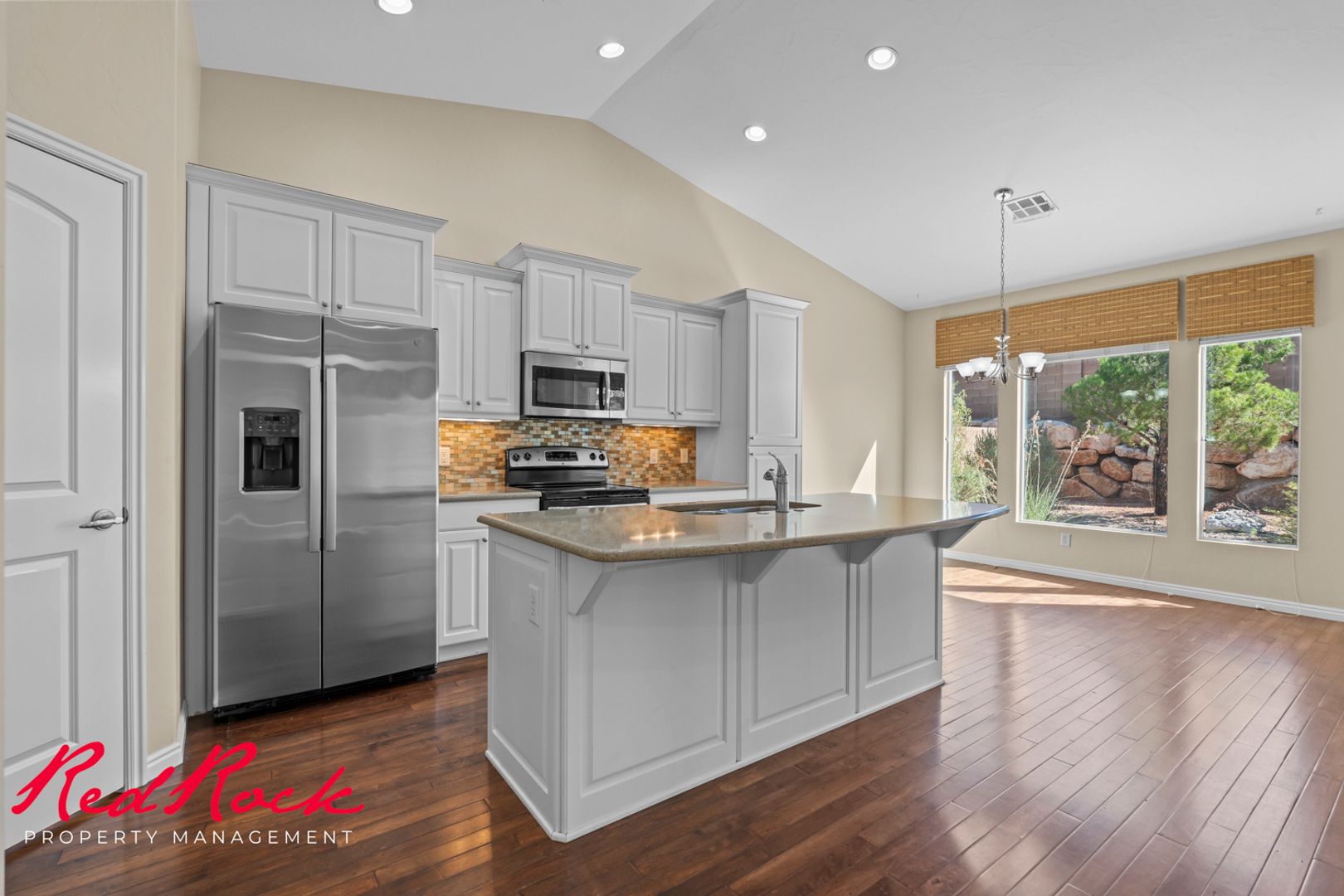 Sun River 2 Bedroom Home with Bonus Den! First Class Amenities! 