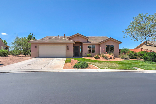3 Bedroom Home with Fenced Backyard – photo 1