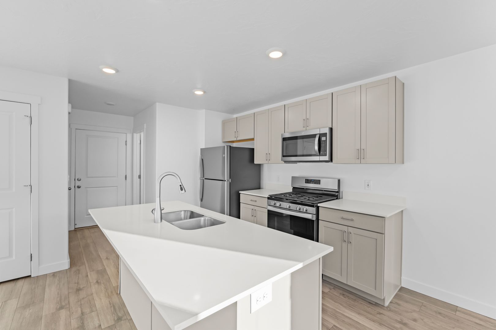 Comfortable and Spacious 4-Bedroom Townhome in Cedar City!