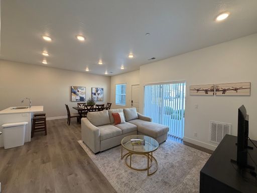 Listing photo thumbnail