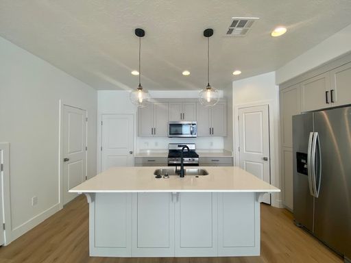 Listing photo thumbnail