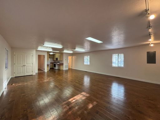 Listing photo thumbnail