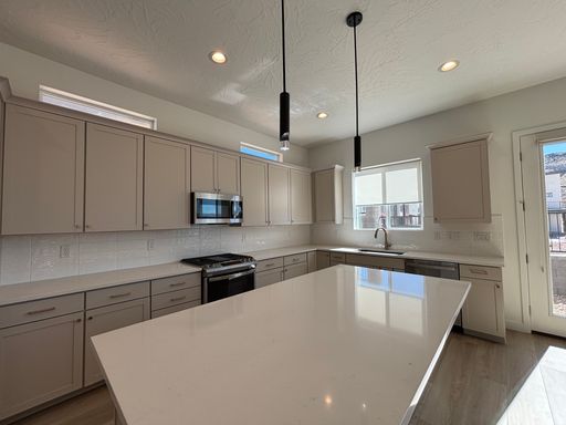 Listing photo thumbnail