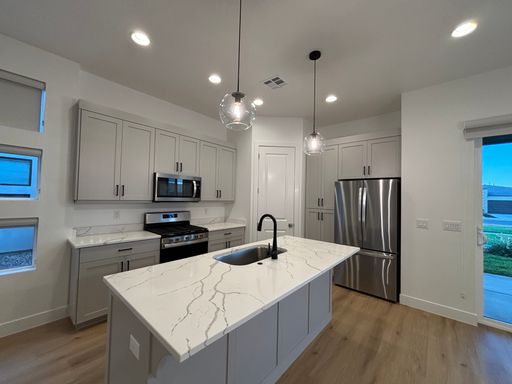 Listing photo thumbnail