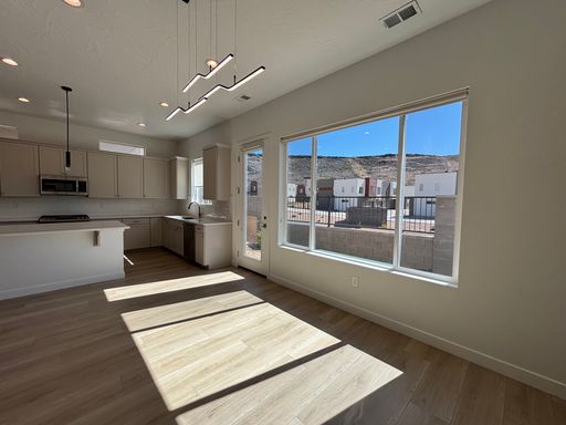 Listing photo thumbnail
