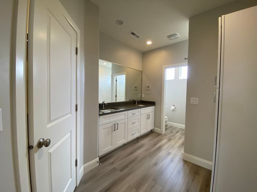 Listing photo thumbnail