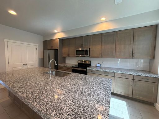 Listing photo thumbnail