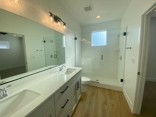 Listing photo thumbnail