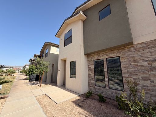 Listing photo thumbnail