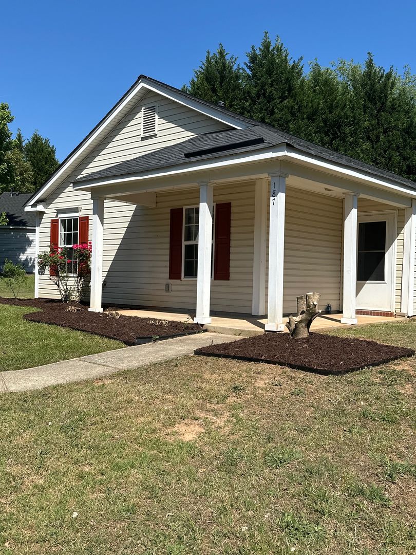 Mooresville House: 187 Brantley Place Drive