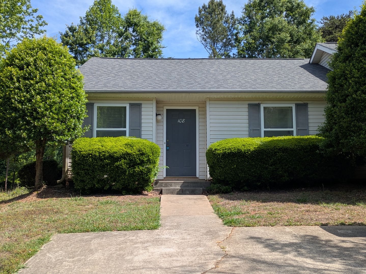 Mooresville House: 108 Bogey Lane