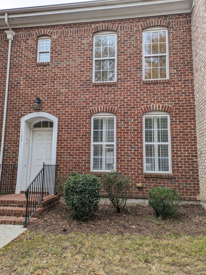 Townhome in Morrison Plantation!