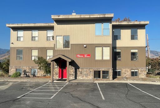 Now renting 1 room commercial Space