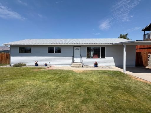 Now renting 3 bedroom, 2 bathroom House – photo 1