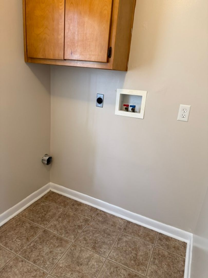 Andalusia Apartment: 100 Captain's Quarters Dr.