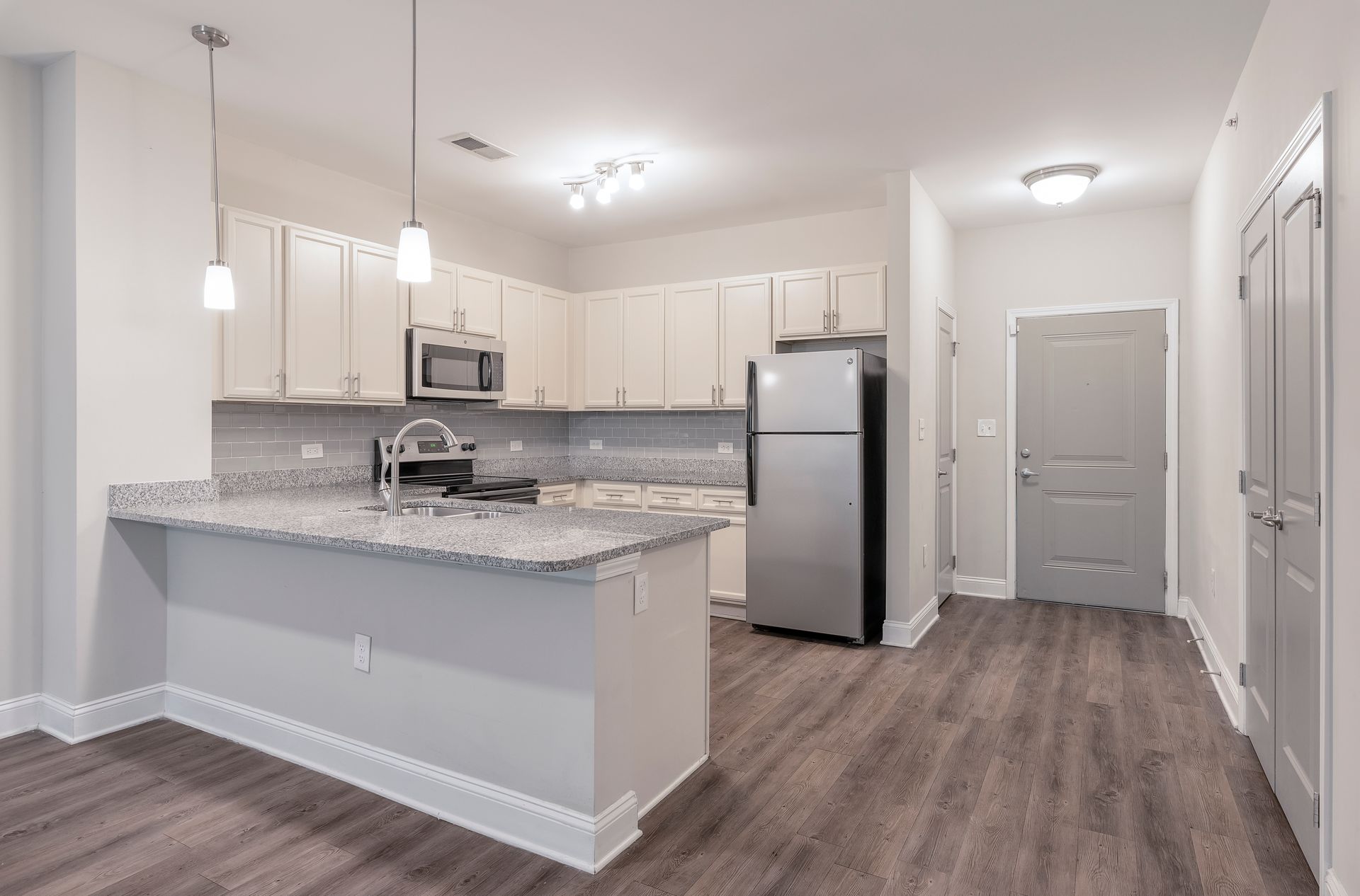 Charleston Apartment: 1559 Folly Road