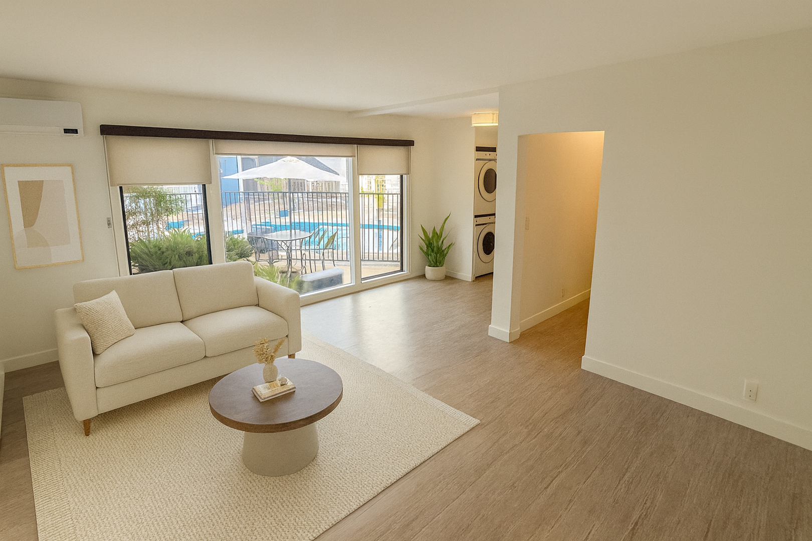 Los Angeles Apartment: 2033 N Beachwood Dr