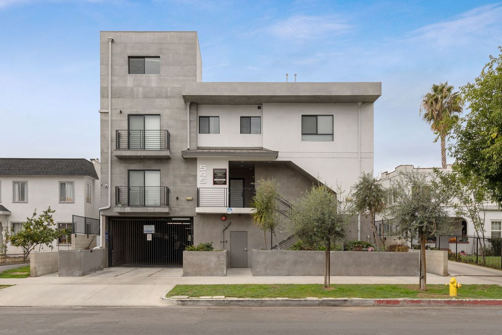 Los Angeles Apartment: 545 N Kenmore Ave