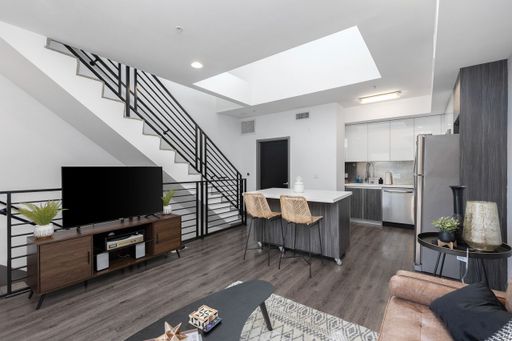 Come Home to Modern Luxury with ST Living @ 545 N Kenmore – photo 1