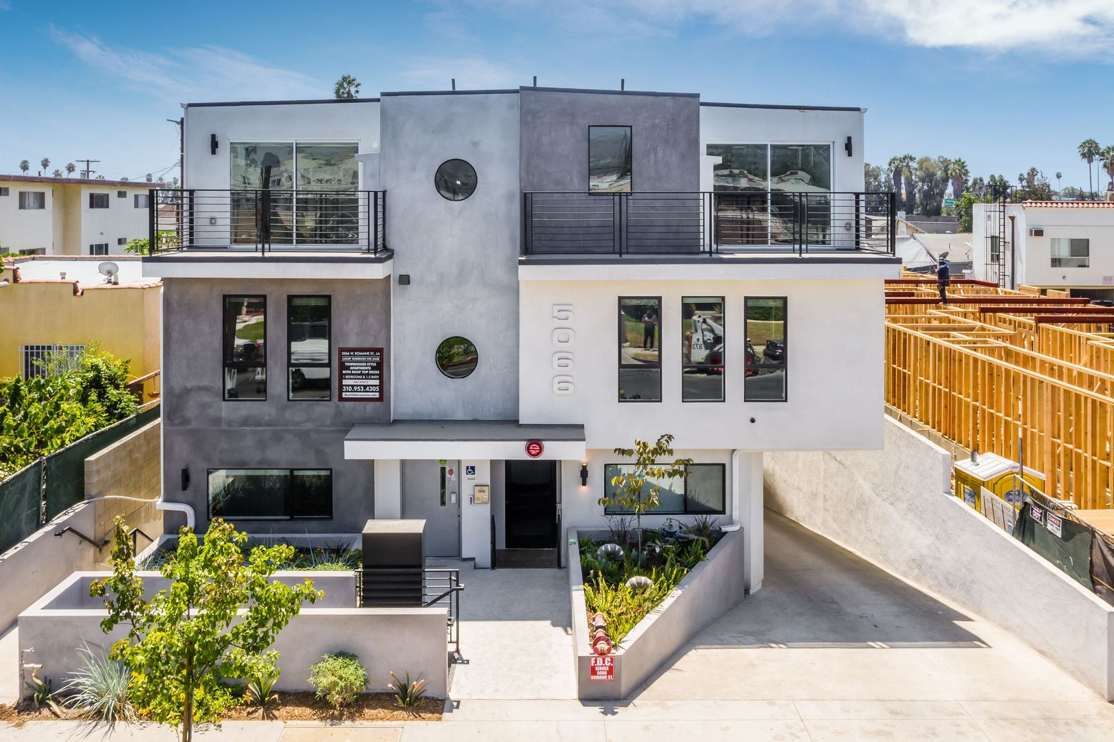 STG 5066 Romaine St 2 of 12