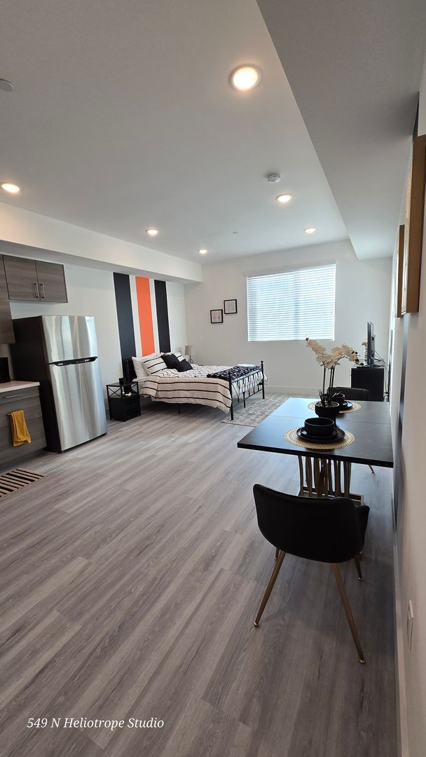 Los Angeles Apartment: 549 N Heliotrope Dr