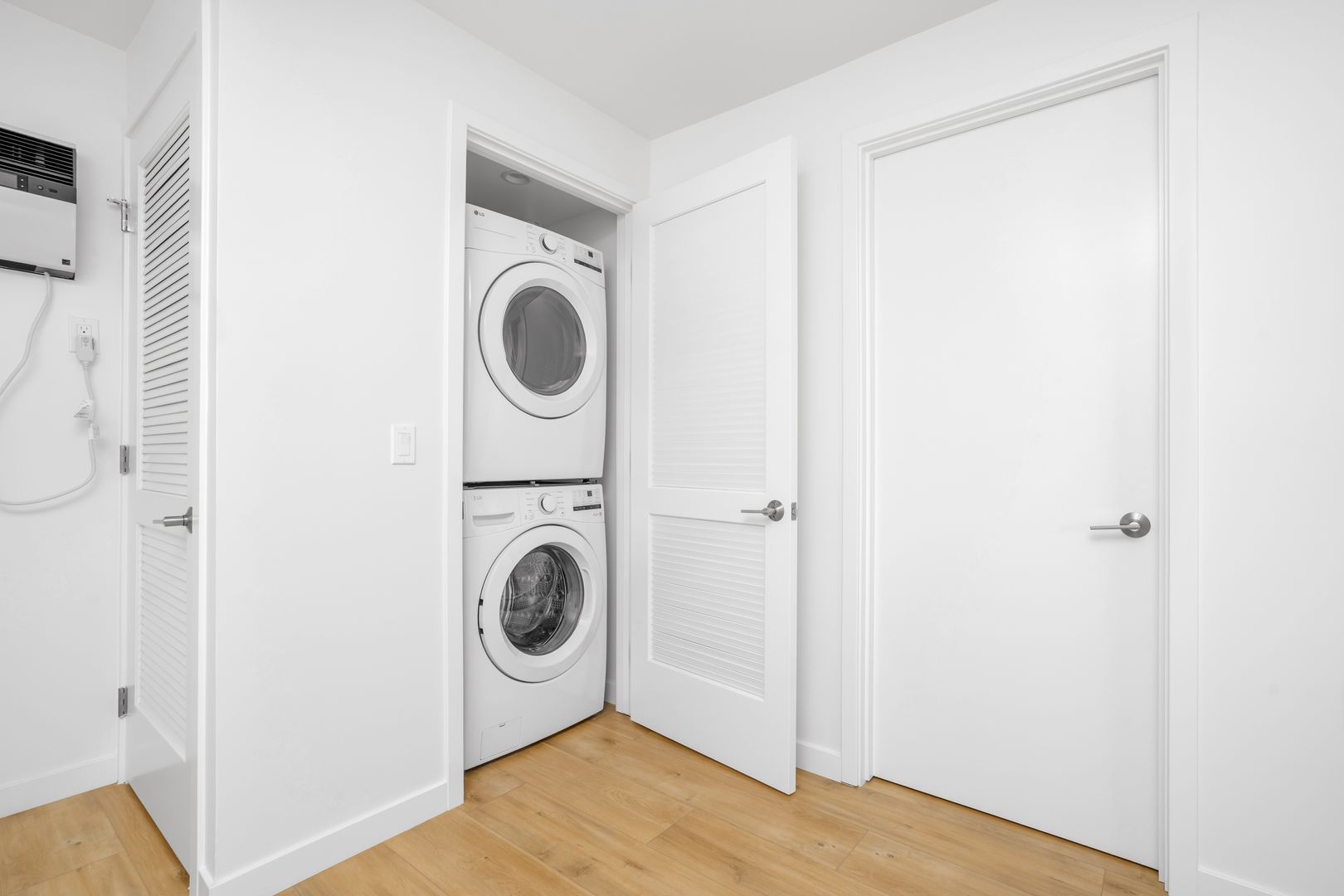 Laundry room at ST Living at 1422 Tamarind | Come Home to Elevated Comfort (LIMITED MOVE IN SPECIAL!!) (2 of 2)