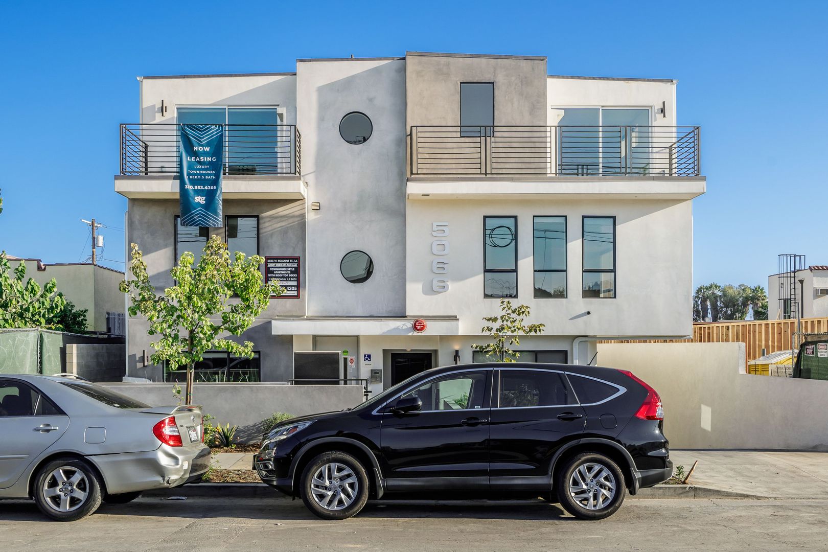 Los Angeles Apartment: 5066 Romaine St.