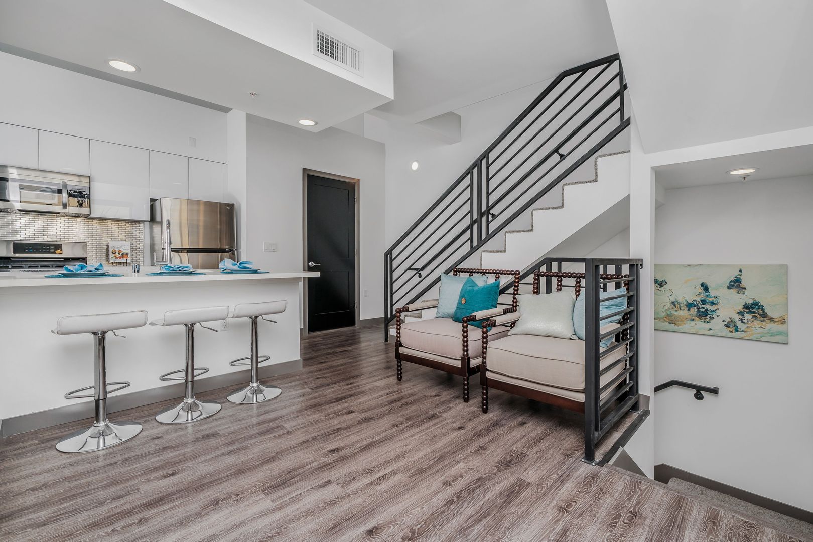 Los Angeles Apartment: 5066 Romaine St.