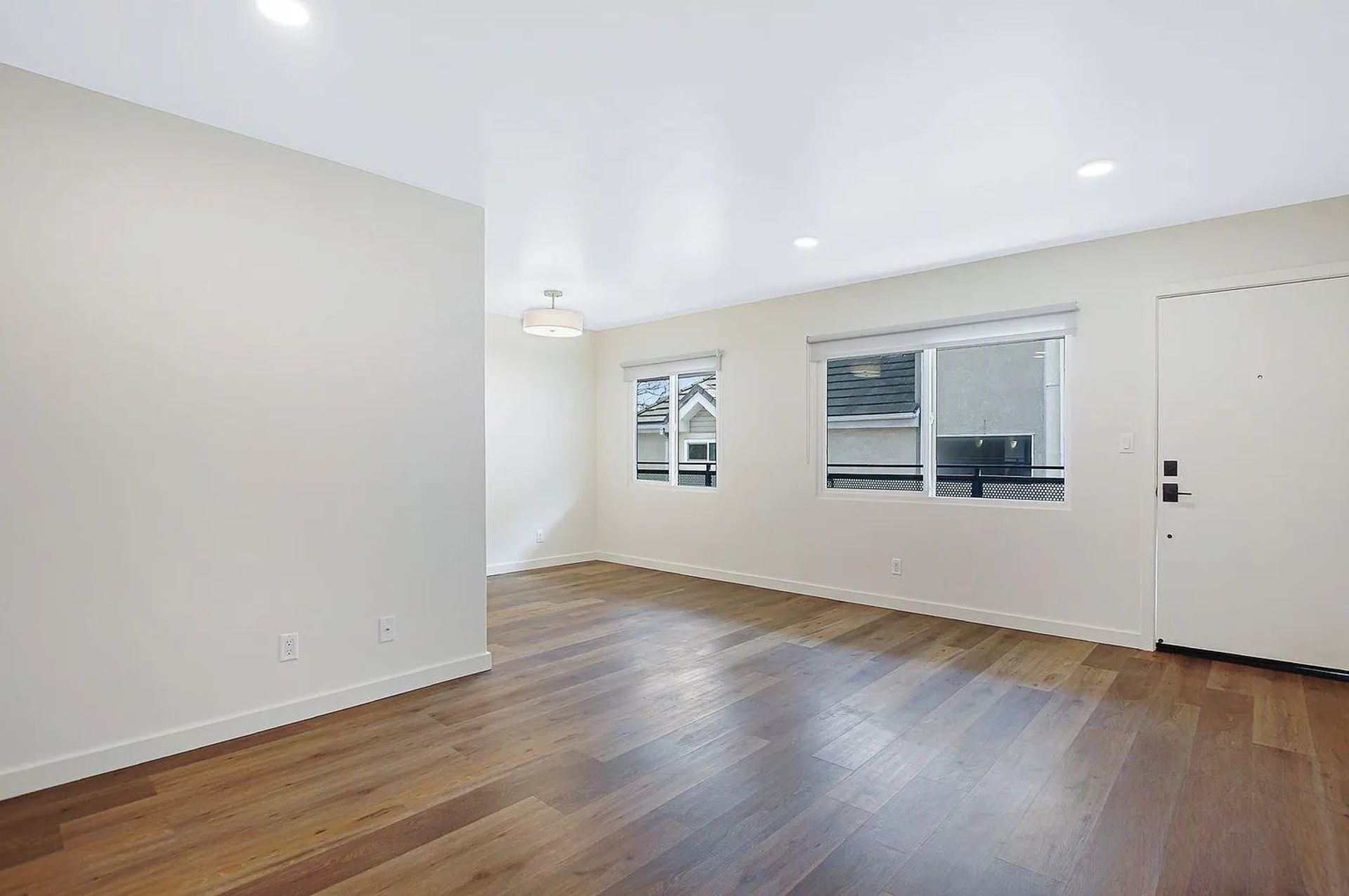 Modern Studio in the Heart of Hollywood | ST Living @ 1155 N Madison 6 of 12