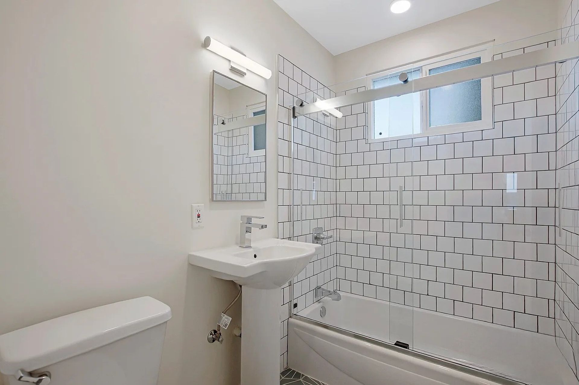 Modern Studio in the Heart of Hollywood | ST Living @ 1155 N Madison 9 of 12