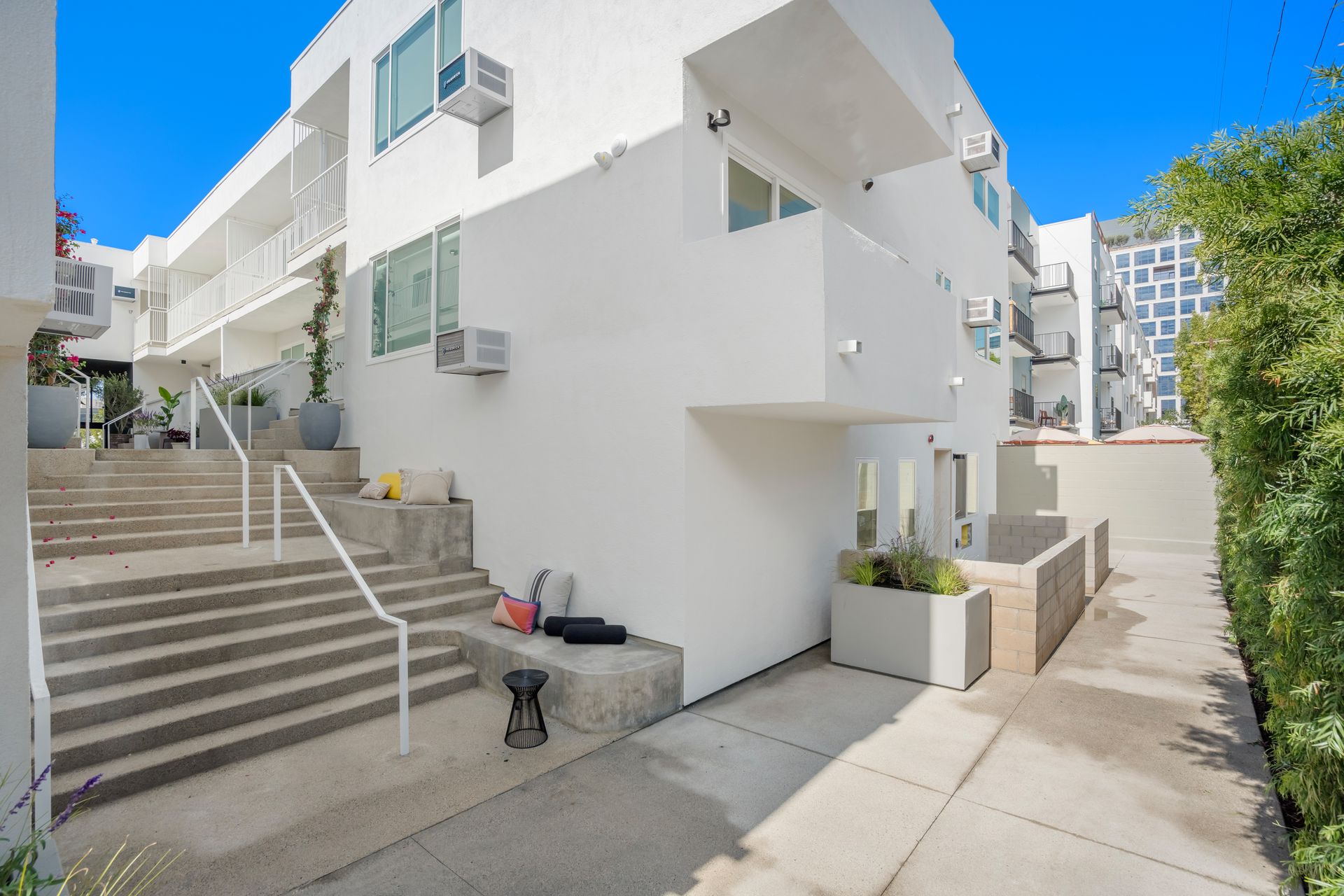 ST Living at 1422 Tamarind | Come Home to Elevated Comfort (LIMITED MOVE IN SPECIAL!!) 11 of 12