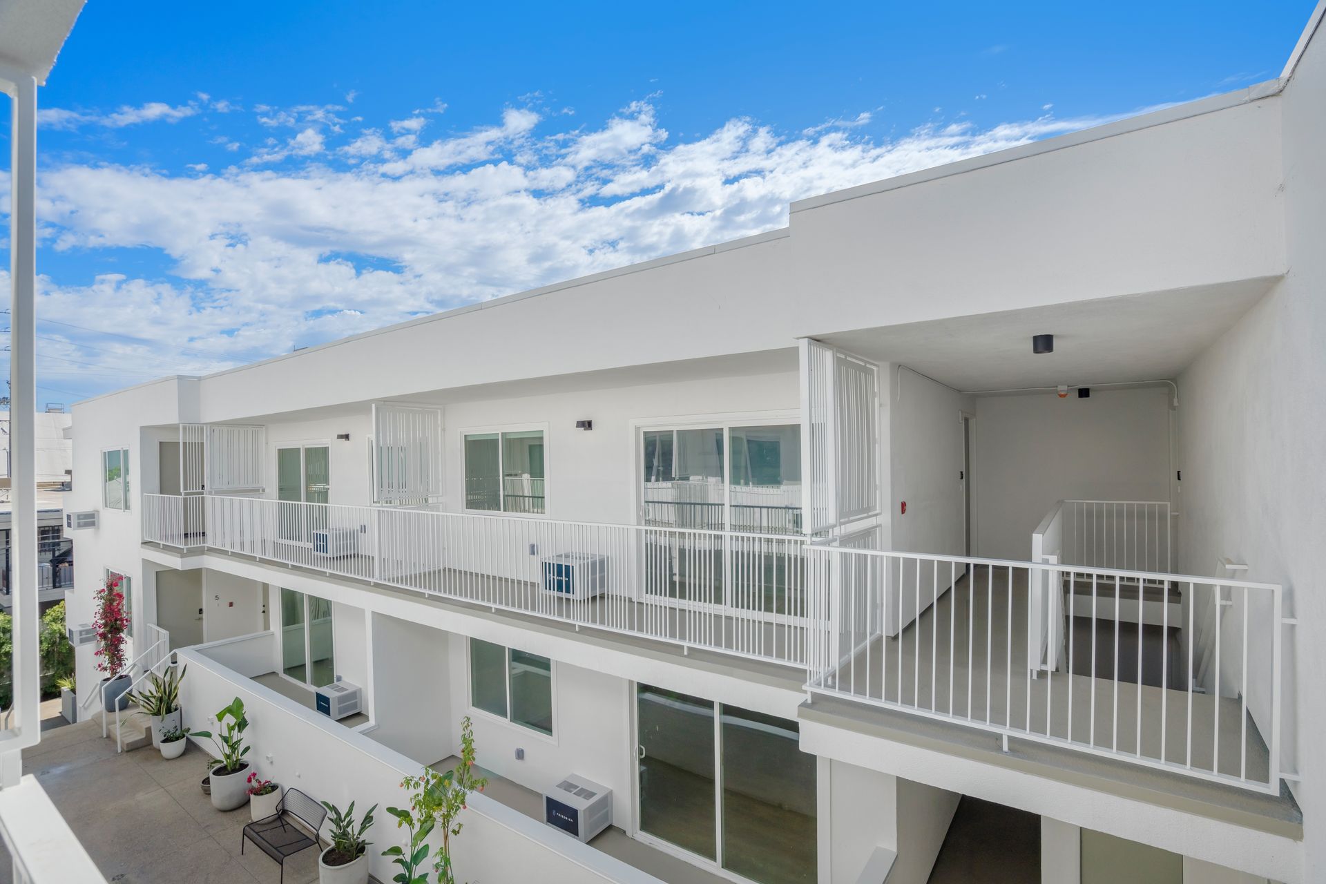 ST Living at 1422 Tamarind | Come Home to Elevated Comfort (LIMITED MOVE IN SPECIAL!!) 9 of 12