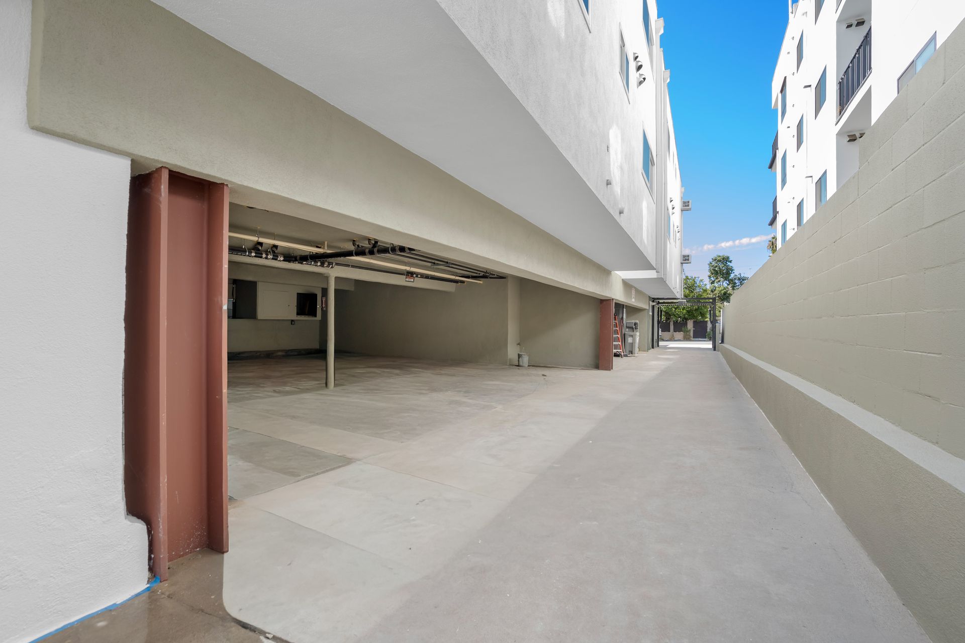 ST Living at 1422 Tamarind | Come Home to Elevated Comfort (LIMITED MOVE IN SPECIAL!!) 3 of 12