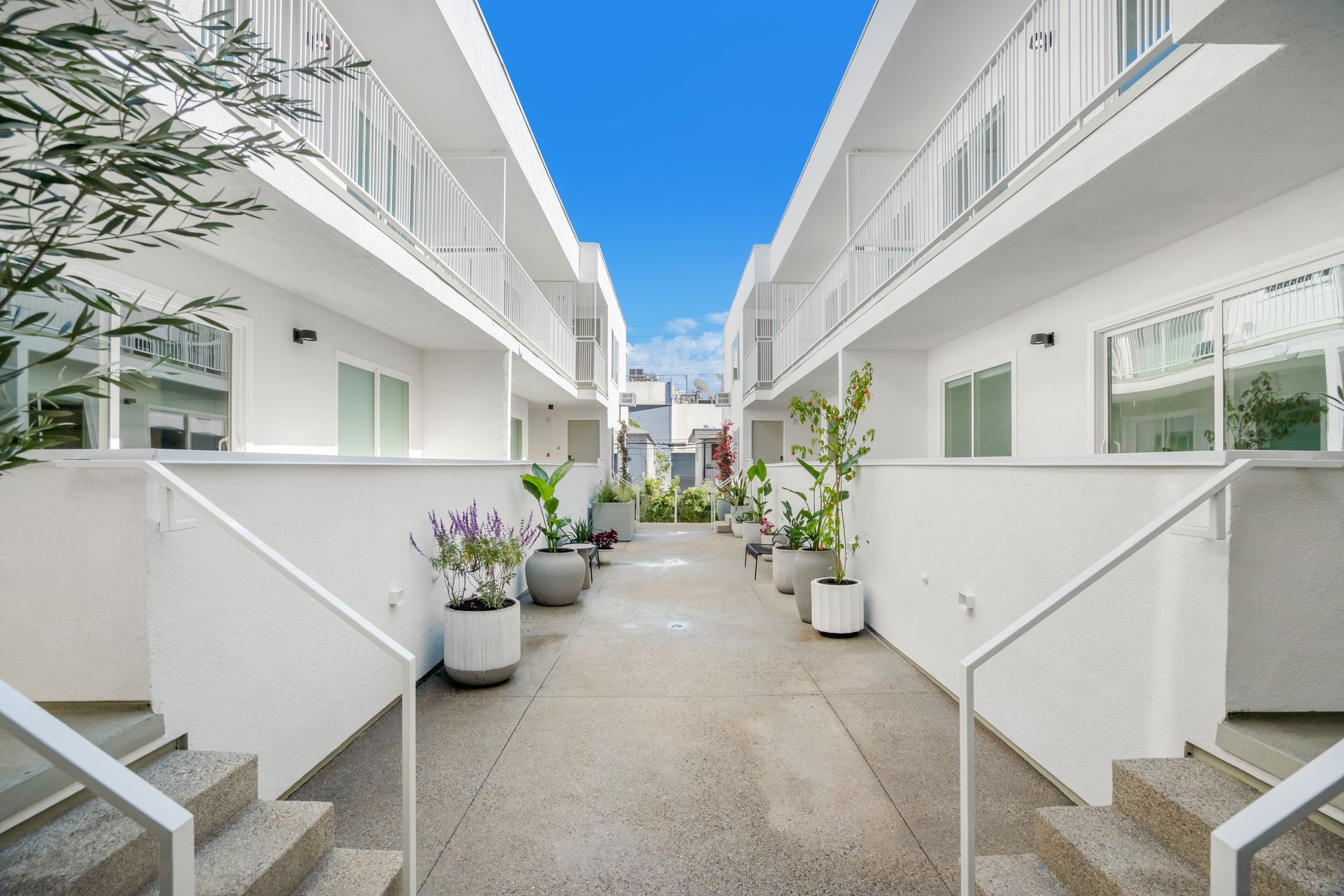 ST Living at 1422 Tamarind | Come Home to Elevated Comfort (LIMITED MOVE IN SPECIAL!!) 5 of 12