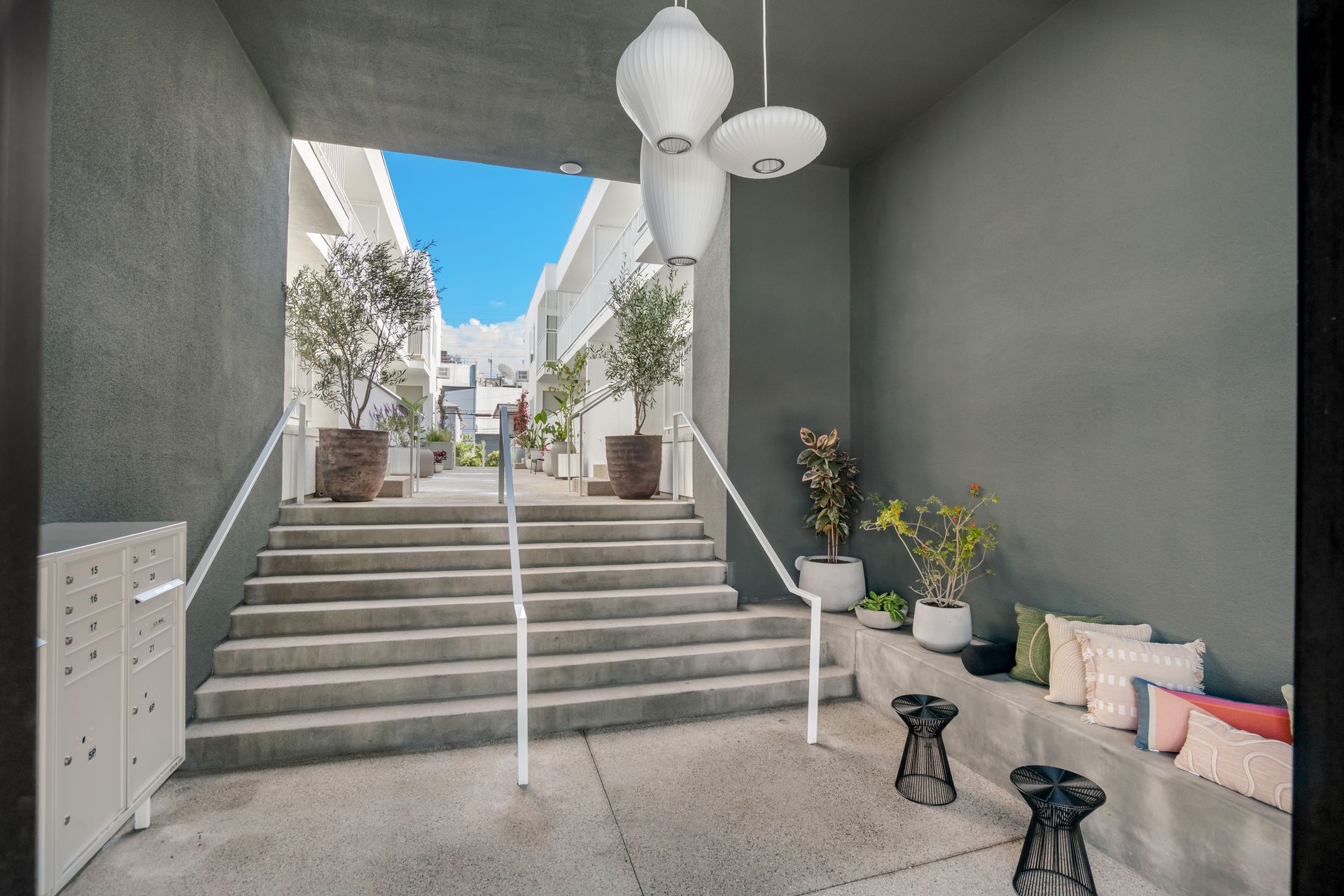 ST Living at 1422 Tamarind | Come Home to Elevated Comfort (LIMITED MOVE IN SPECIAL!!) 4 of 12