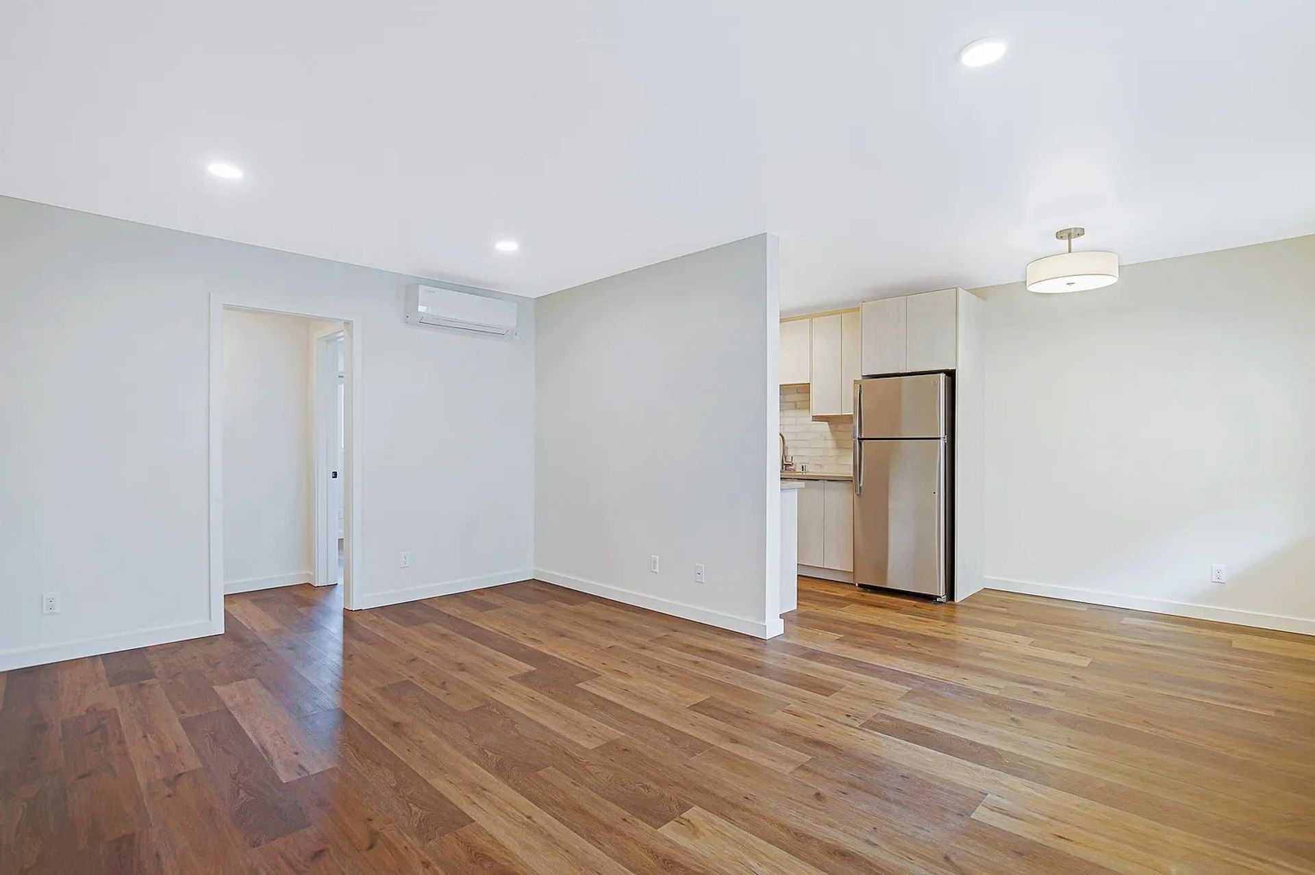 Modern Studio in the Heart of Hollywood | ST Living @ 1155 N Madison 7 of 12