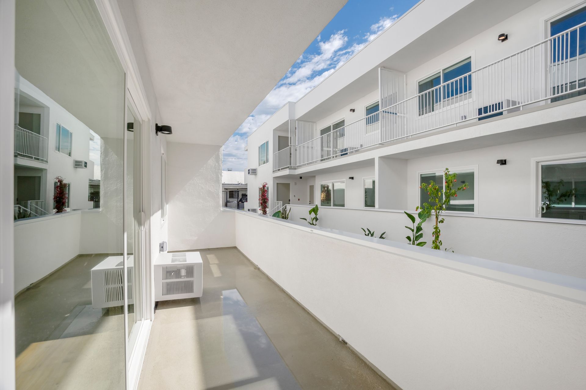 ST Living at 1422 Tamarind | Come Home to Elevated Comfort (LIMITED MOVE IN SPECIAL!!) 10 of 12