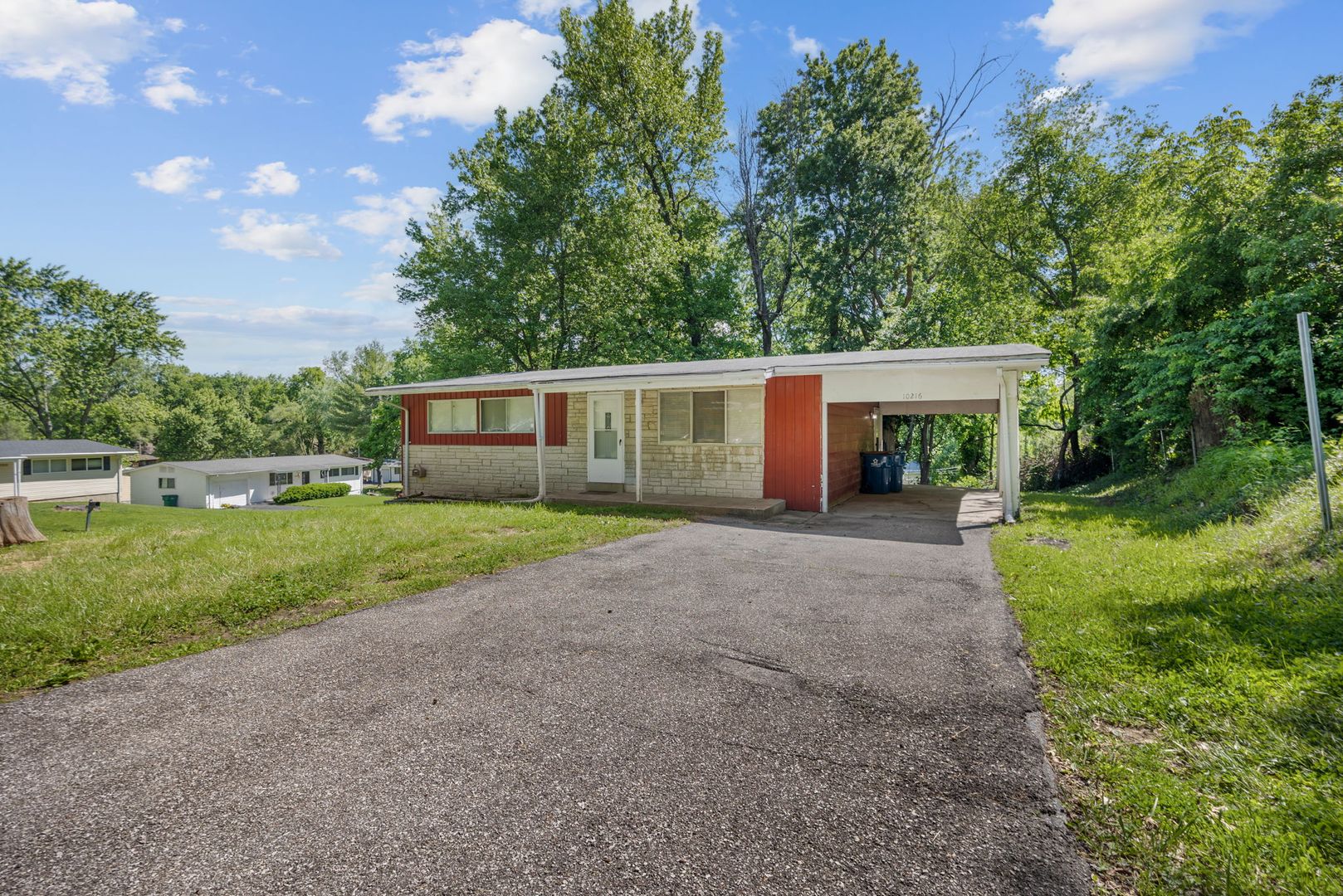 Saint Louis House: 10216 Green Valley
