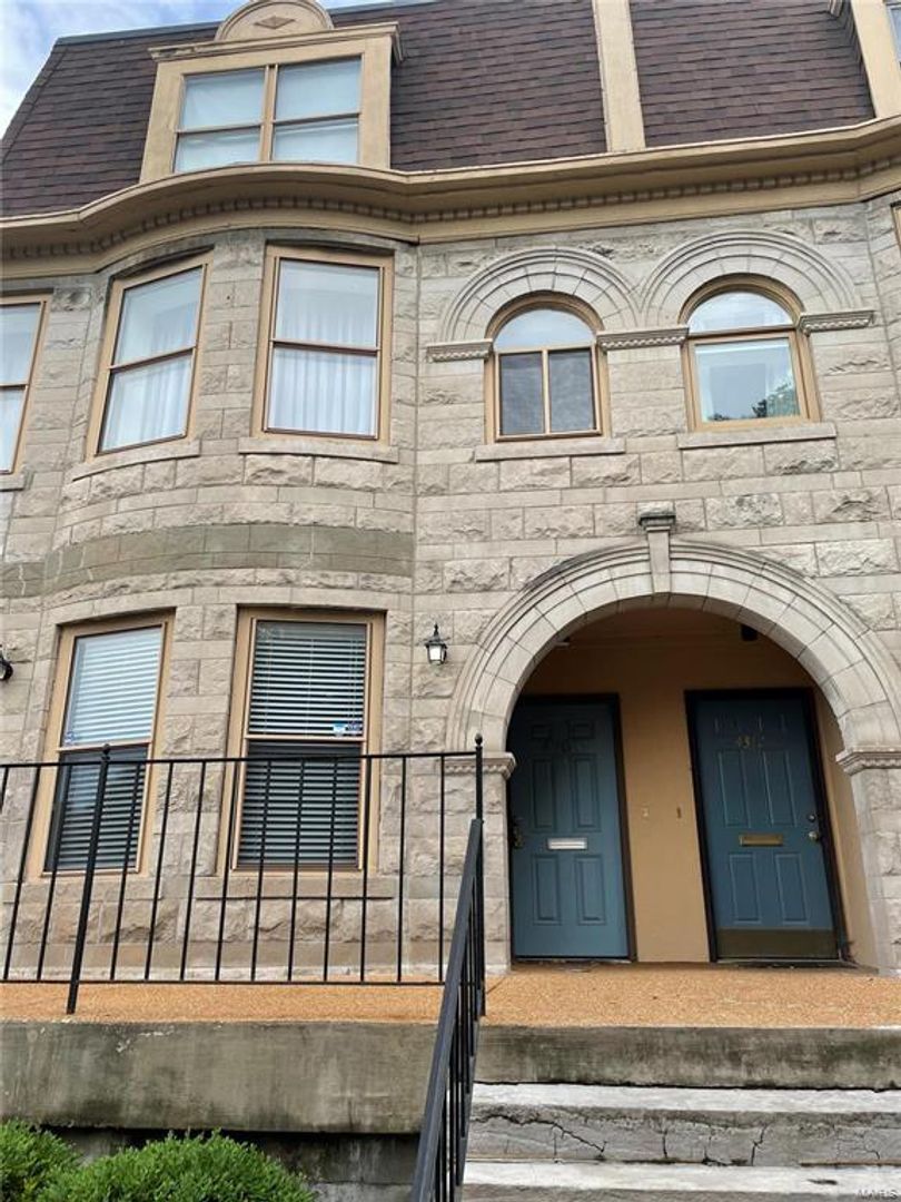 St. Louis Condo: 4308 Maryland #2B