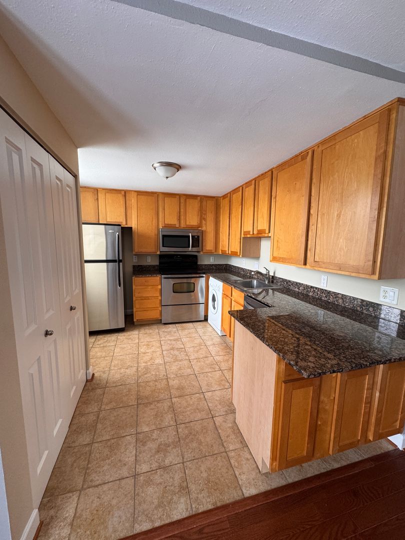 Saint Louis Condo: 5630 Pershing Ave