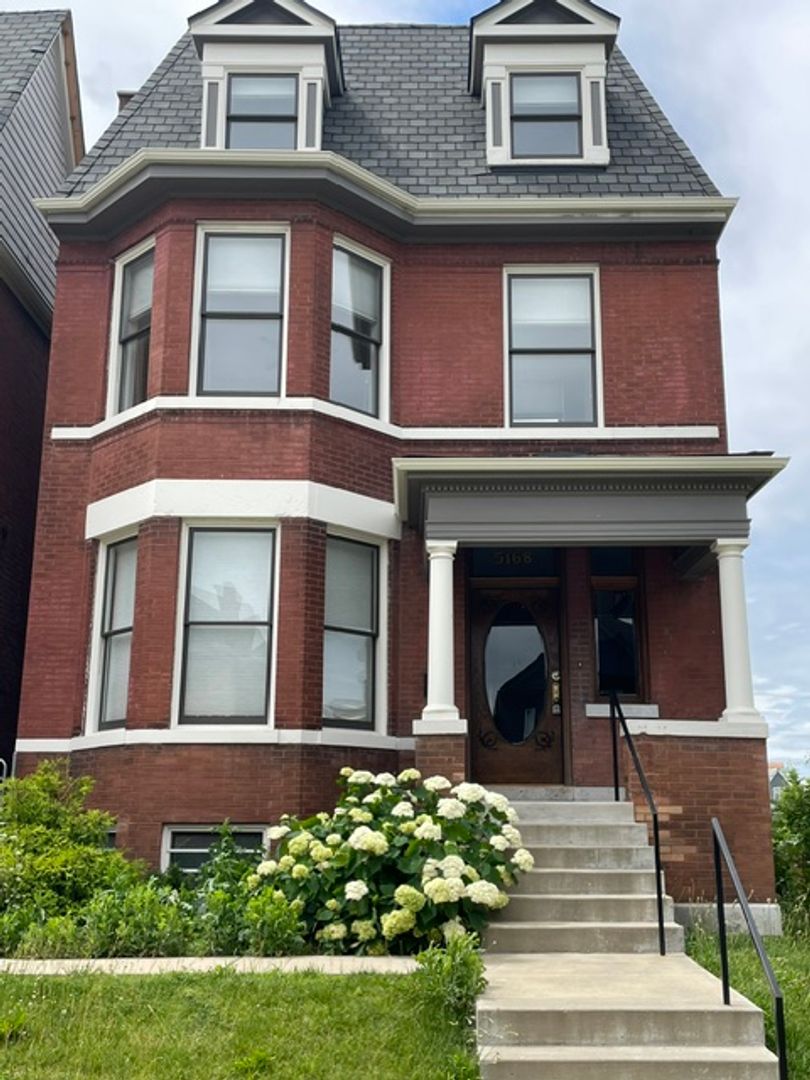 Saint Louis House: 5168 Enright Ave