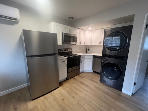Newly Rehabbed 1 Bedroom Apartment Available Now! – photo 1