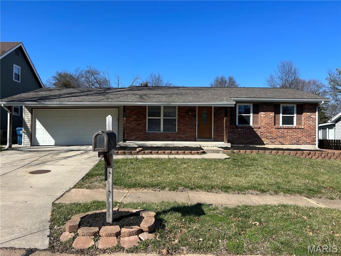 Ballwin House: 691 Walnut Point Ct