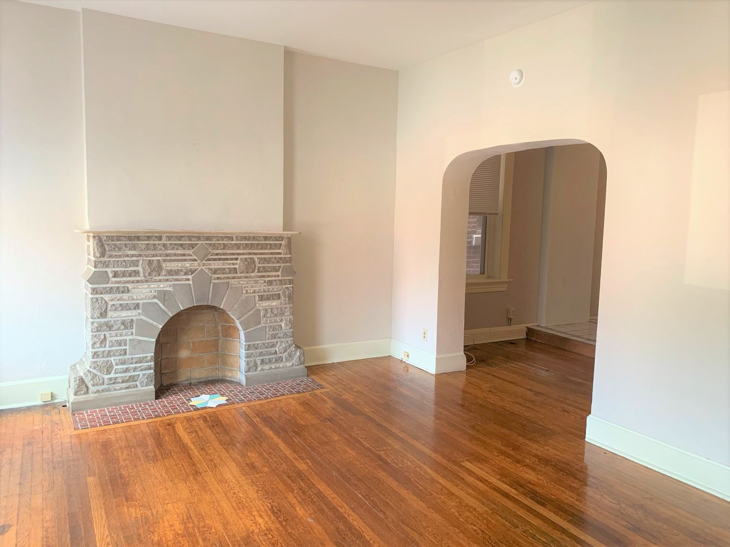 St. Louis Apartment: 1077 S. Taylor Ave.