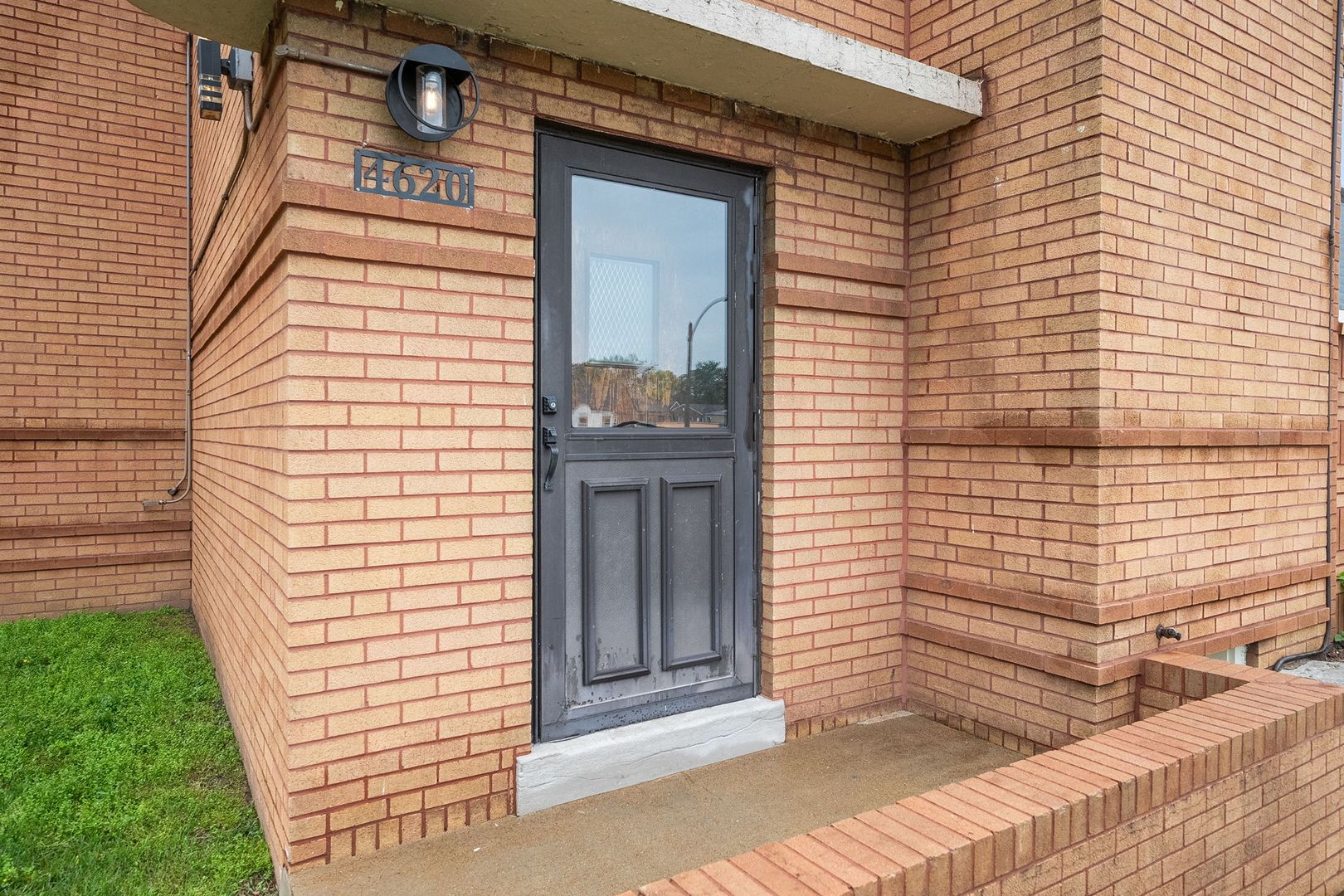 St. Louis Apartment: 4616 Sulphur