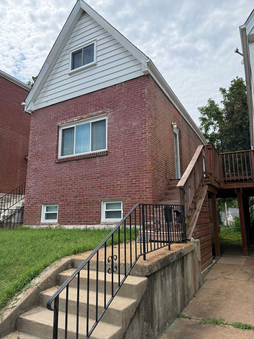 St. Louis Apartment: 5533 Southwest Ave.