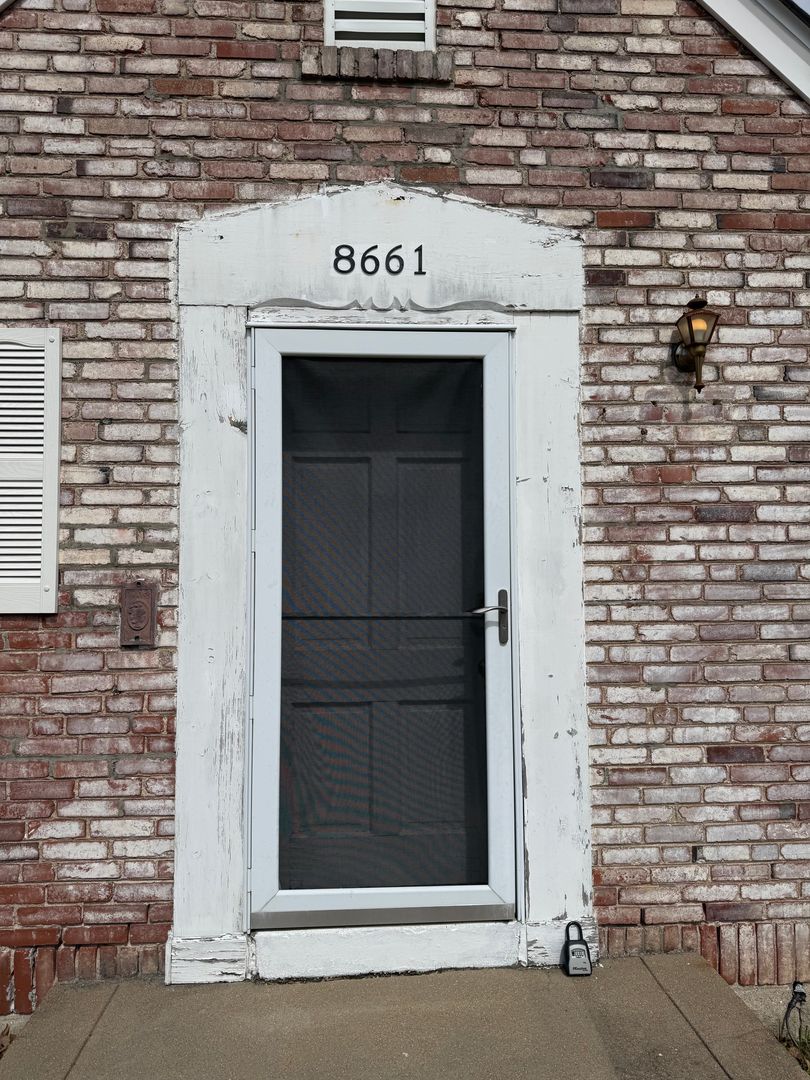 Brentwood House: 8661 Litzsinger Rd