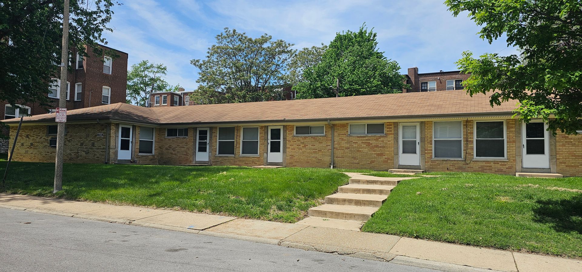 St. Louis Apartment: 735 Syracuse Ave