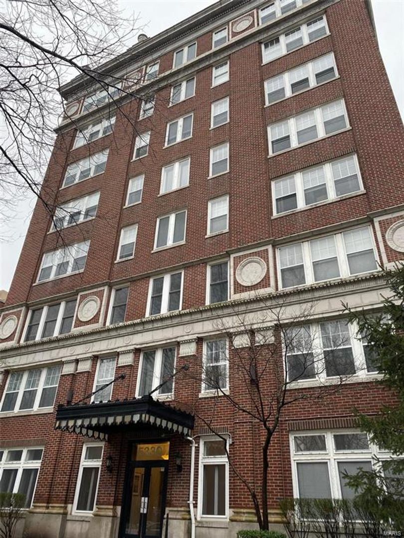 Saint Louis House: 5330 Pershing Ave #606